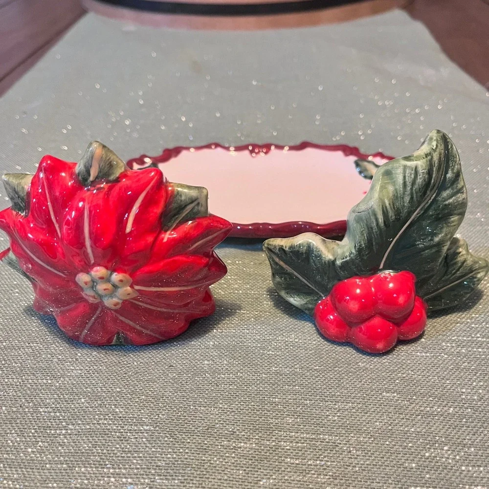 Christmas Poinsettia & Holly Berry Salt Pepper Shaker 3 Piece Set Vintage